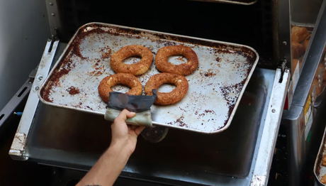 Commercial bagel oven.png