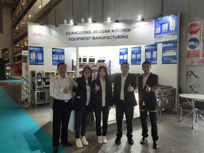 إيطاليا المضيفة ميلانو