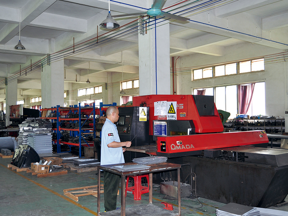 صور معدات المصانع